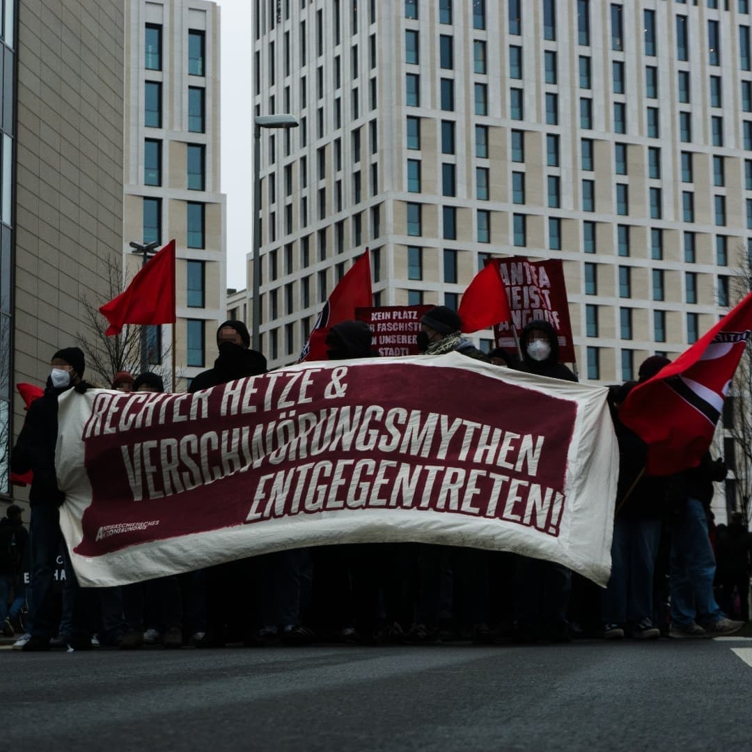 Rechter Hetze und Verschwörungsmythen entgegentreten!