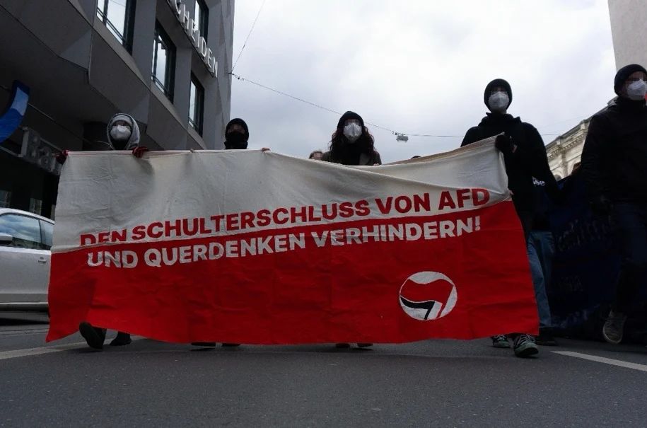 Den Schulterschluss von AfD und Querdenken verhindern!