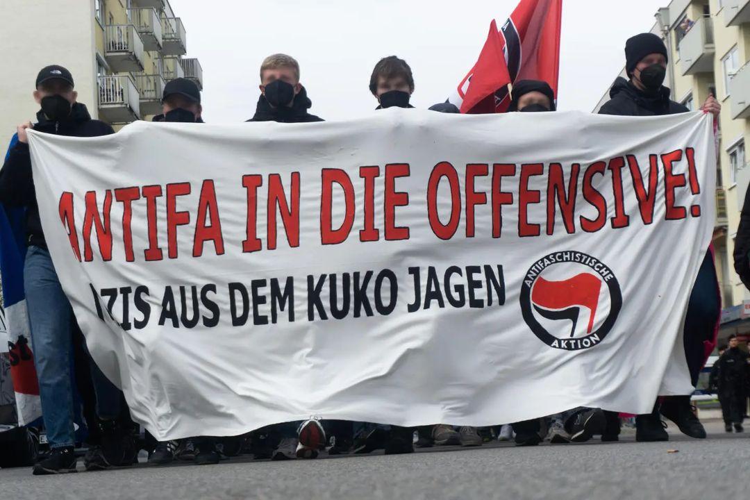 Antifa in die Offensive! Nazis aus dem KUKO jagen!