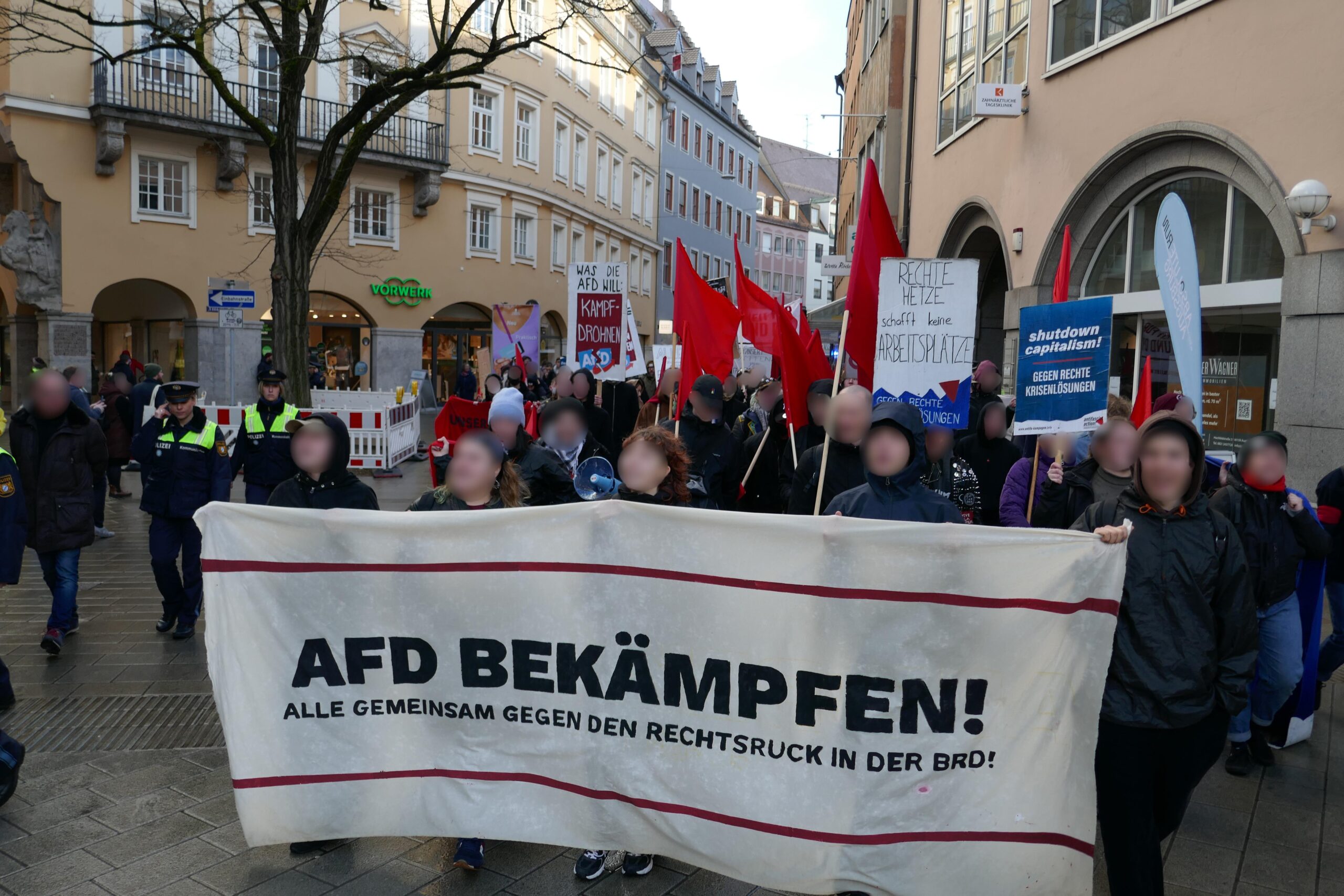 150 Antifaschist*innen demonstrieren gegen den AfD-Neujahrsempfang im Rathaus!