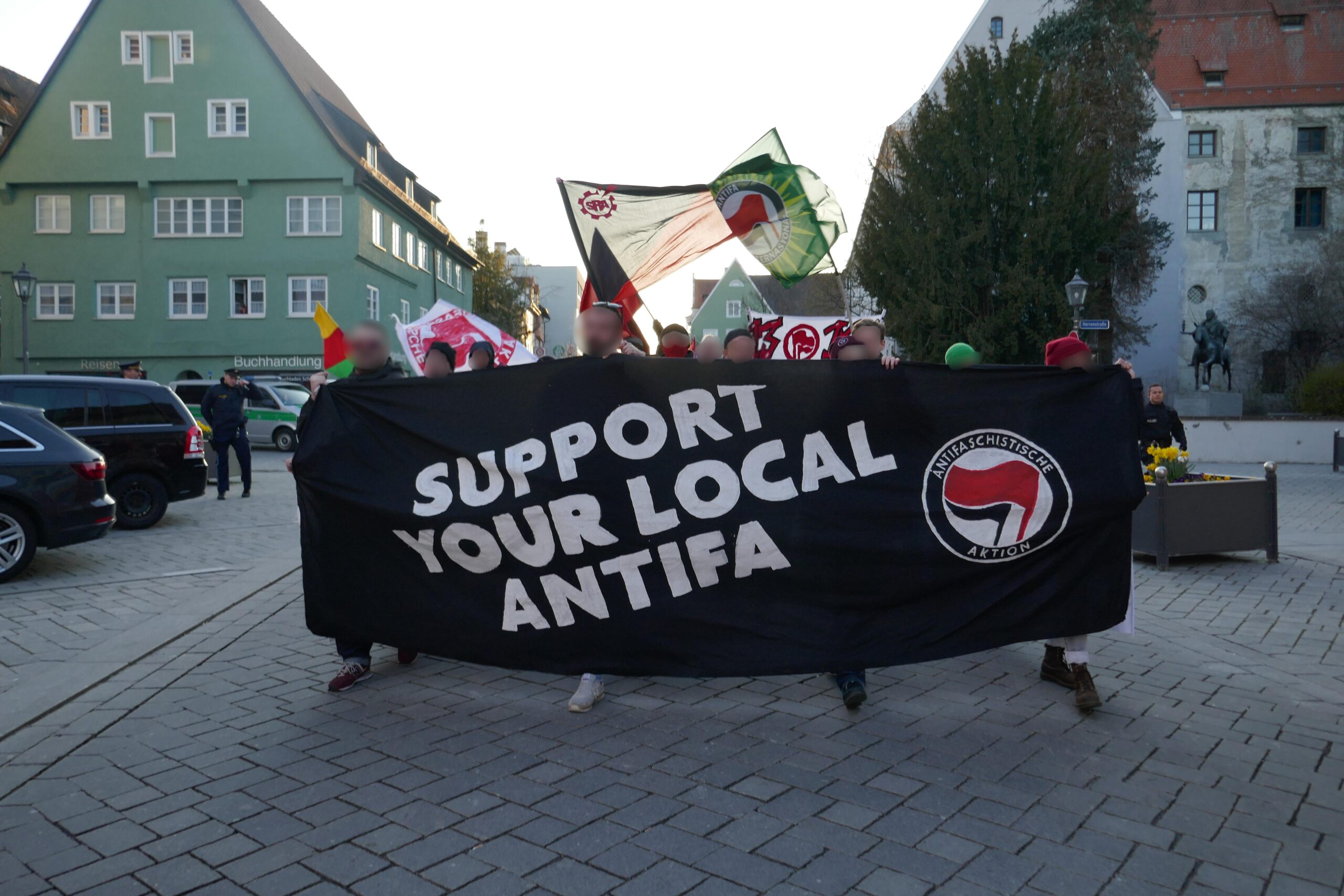 Mehr als 150 Teilnehmer*innen bei Solidemo in Memmingen mit anschließender Soliparty!