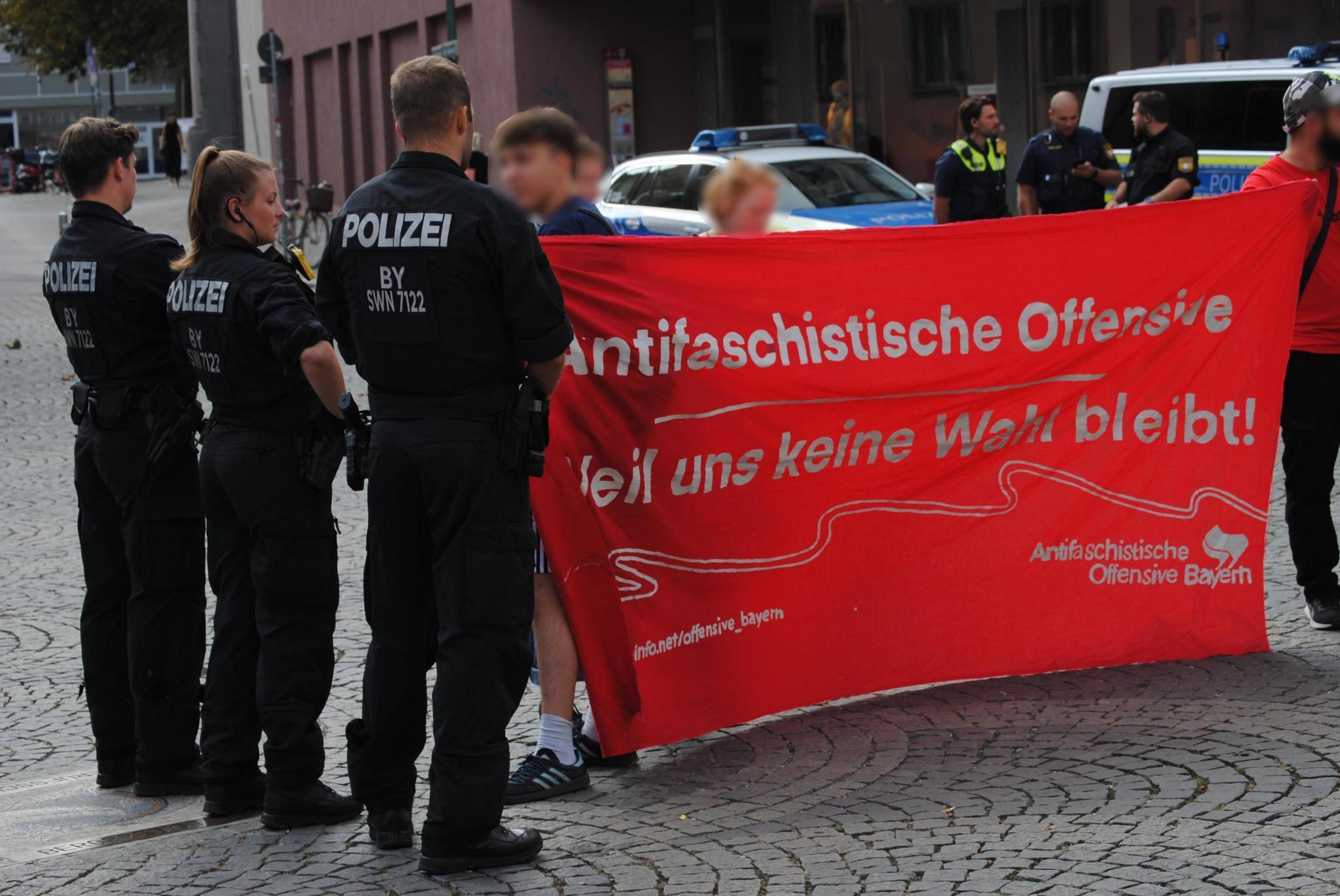 Eigener Kampagnen-Infostand und zeitgleicher Protest gegen AfD-Infostand!